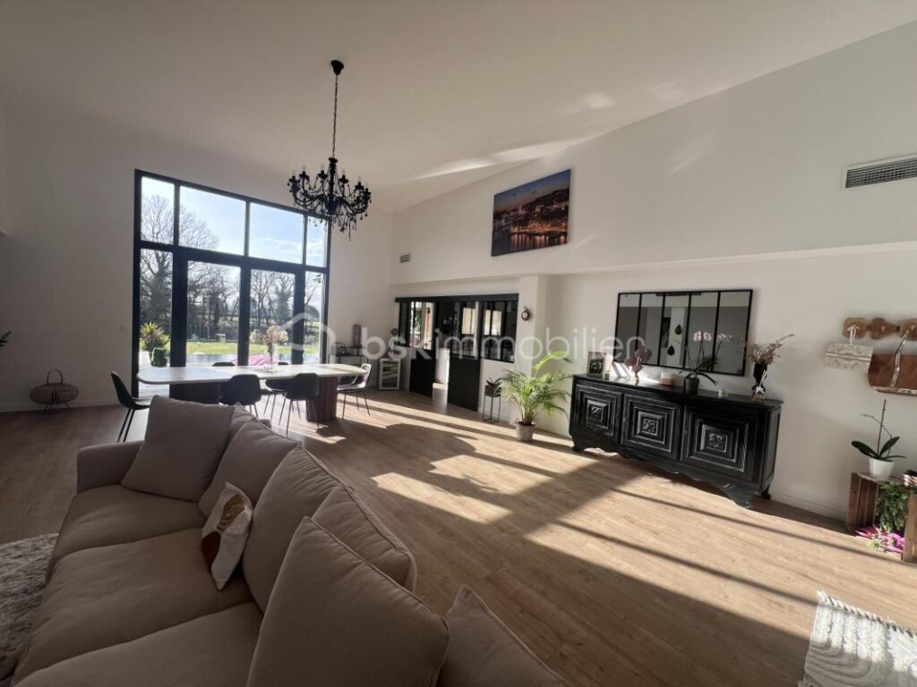 Maison Contemporaine proche de Coutras Habitation et Activité Libérale 485000€ St Antoine sur l’Isle – 8 pièces – 3 chambres – 190 m²