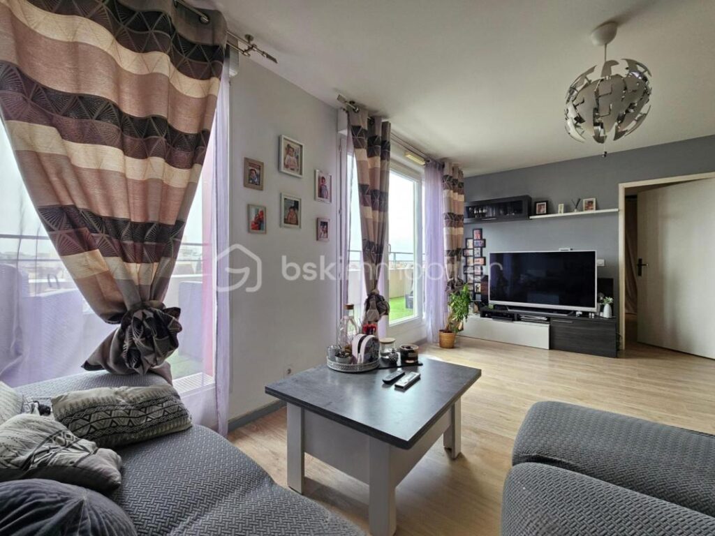 Dernier étage F2 44m² terrasse 14m² SUD parking DPE C – 2 pièces – 1 chambre – 44 m²