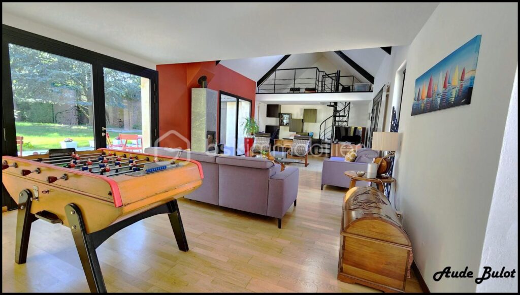 Ferme au carré de 285 m² – Un havre de paix aux portes de Lille – 7 pièces – 4 chambres – 285 m²