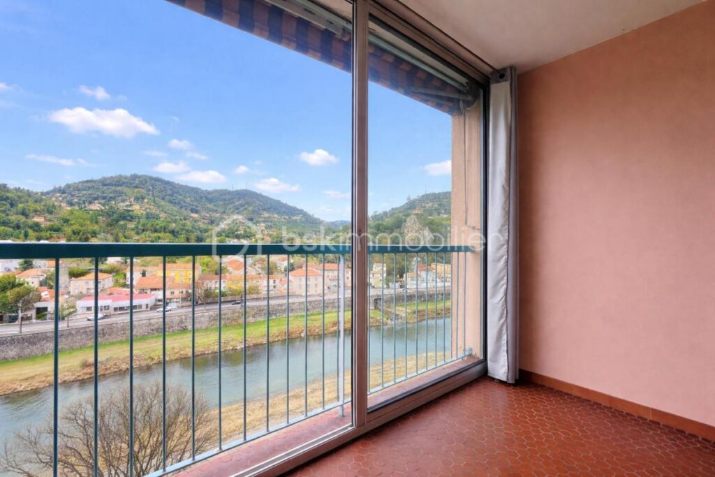 Appartement T3 68m2 vue sur le gardon – 3 pièces – 2 chambres – 68 m²