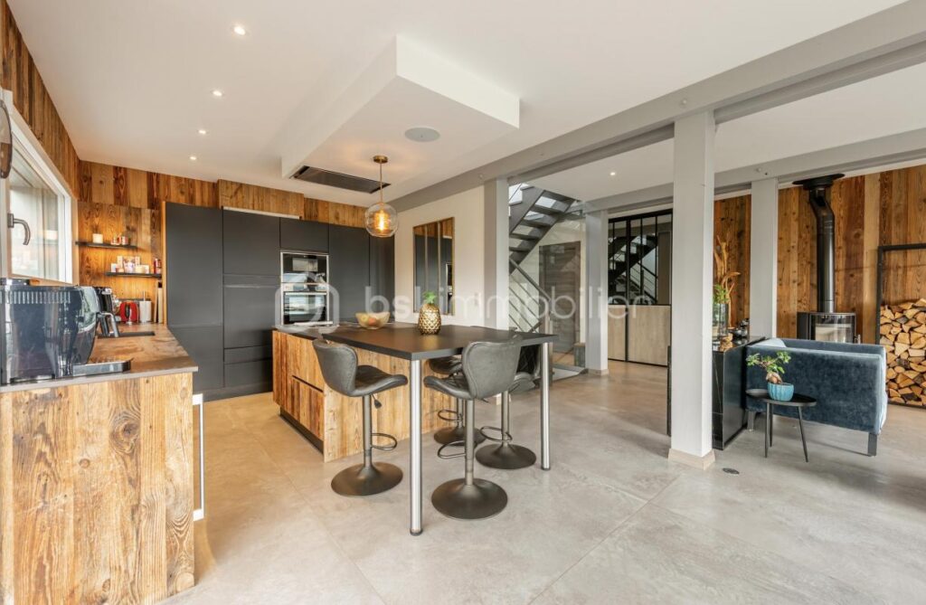 EXCLUSIVITE : SUPERBE VILLA MODERNE 270 M2 SAINT JORIOZ AVEC VUE SUR LAC D ANNECY – 9 pièces – 6 chambres – 269 m²