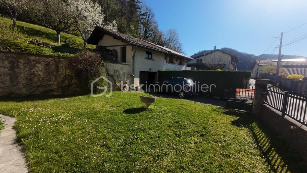 🏡 Saint-Nicolas-de-Macherin – Maison 7 pièces – 152 m² de tranquillité et de potentiel! – 6 pièces – 6 chambres – 152 m²