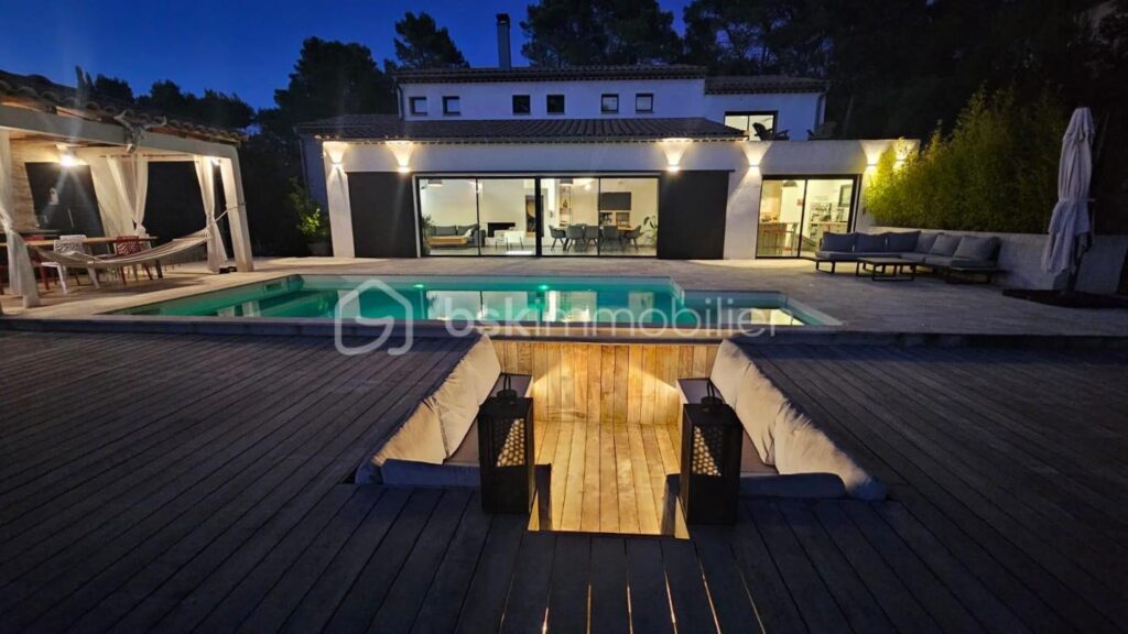 Maison de 200 m² dans un cadre magique et son extérieur a couper le souffle – 4 pièces – 3 chambres – 170 m²