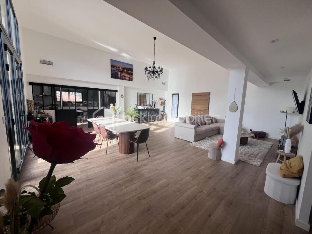 Maison Contemporaine proche de Coutras Habitation et Activité Libérale 485000€ St Antoine sur l’Isle – 8 pièces – 3 chambres – 190 m²