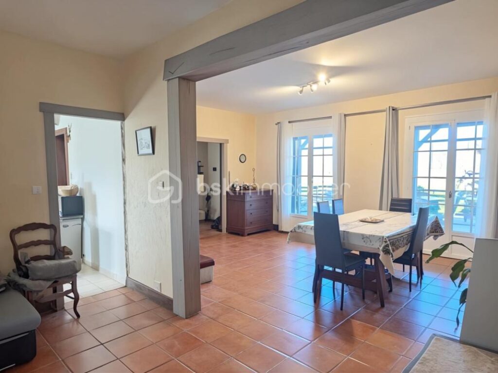Maison familiale avec bureau indépendant – Pessan – 6 pièces – 4 chambres – 167 m²