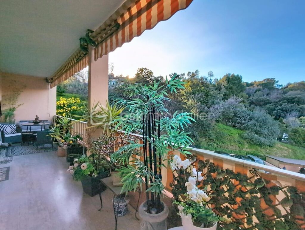 2P Cannes Cx des Gardes – Calme, verdure, terrasse, piscine – 2 pièces – 1 chambre – 47 m²