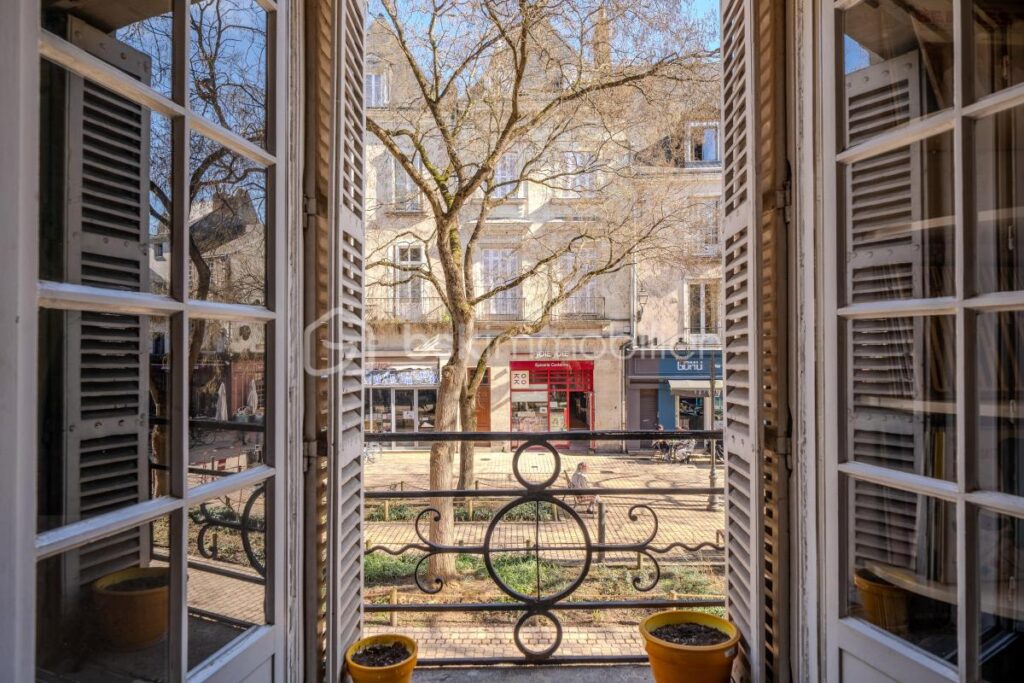 Appartement de Charme au Cœur du Vieux Tours – 2 pièces – 1 chambre – 58 m²