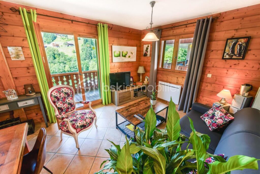 73590 FLUMET – APPARTEMENT T3, 2 CHAMBRES – GRAND BALCON SUD-OUEST VUE MONTAGNE – PROCHE SKI – RÉSIDENCE RÉCENTE – 3 pièces – 2 chambres – 45 m²