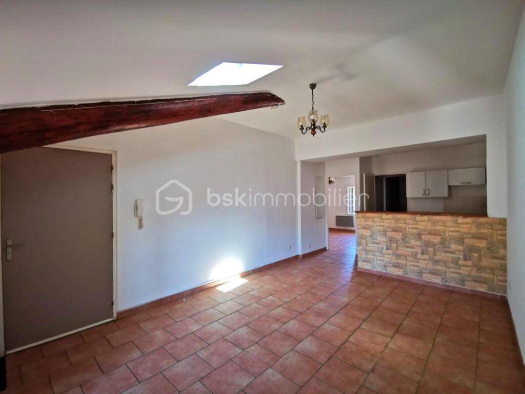 APPARTEMENT T2 DE 48 m² AVEC GARAGE EN PLEIN CENTRE DE CAUMONT SUR DURANCE – 2 pièces – 1 chambre – 47 m²