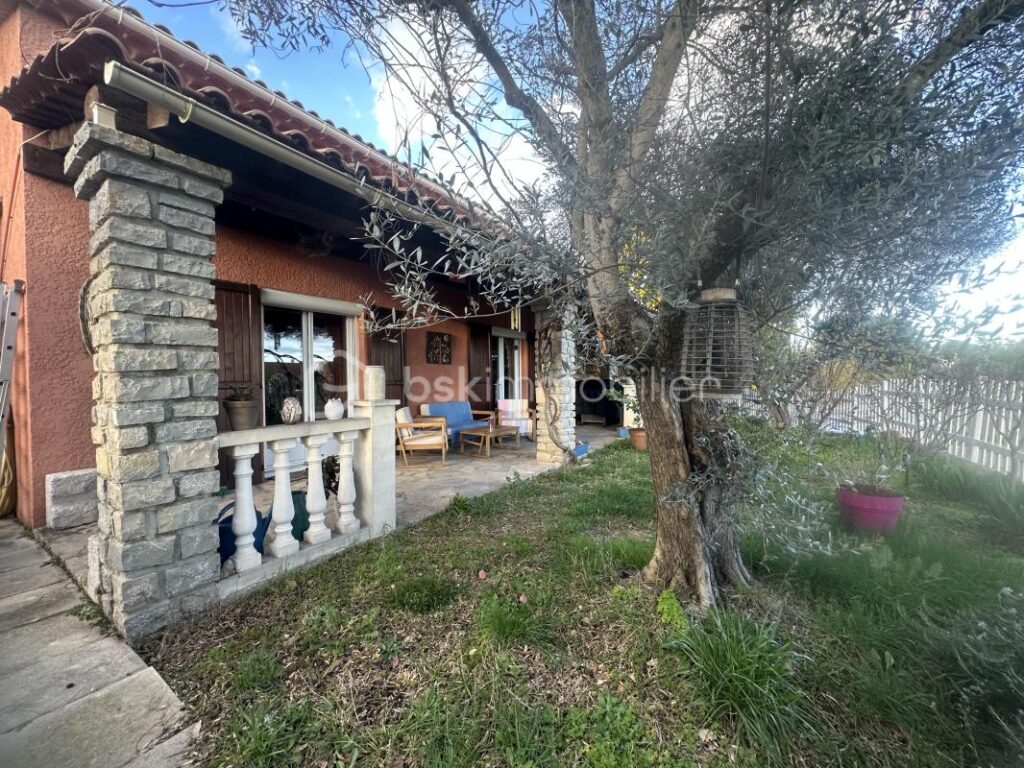 Découvrez la quiétude d’une villa spacieuse à Bagard à proximité de toutes commodités – 5 pièces – 3 chambres – 131 m²