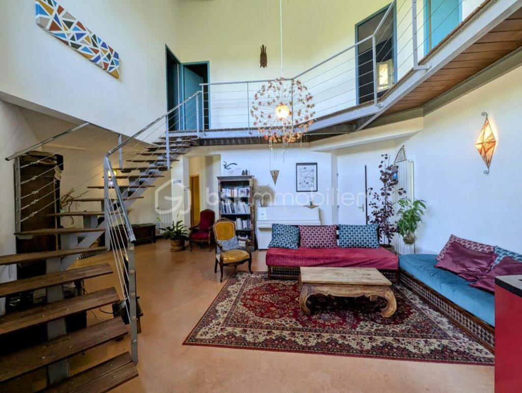 Villa d’Architecte, de 2003, 1 ECRIN DE SERENITE :178 m² – 5 Chambres – Piscine et terrain de 1425 M² ! – 7 pièces – 5 chambres – 178 m²