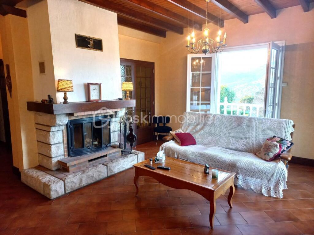 Maison spacieuse avec vue Pyrénées – 7 pièces – 4 chambres – 135 m²