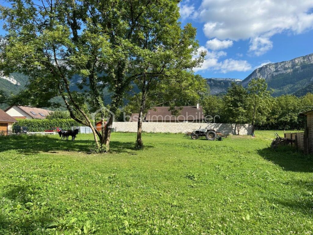 Superbe terrain viabilisé de 1145 m² avec vue sur le Vercors – NR pièces – NR chambres – 1145 m²