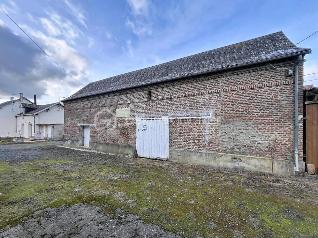 CORPS DE FERME AVEC HANGARS ET PATURE – 8 pièces – 4 chambres – 222 m²