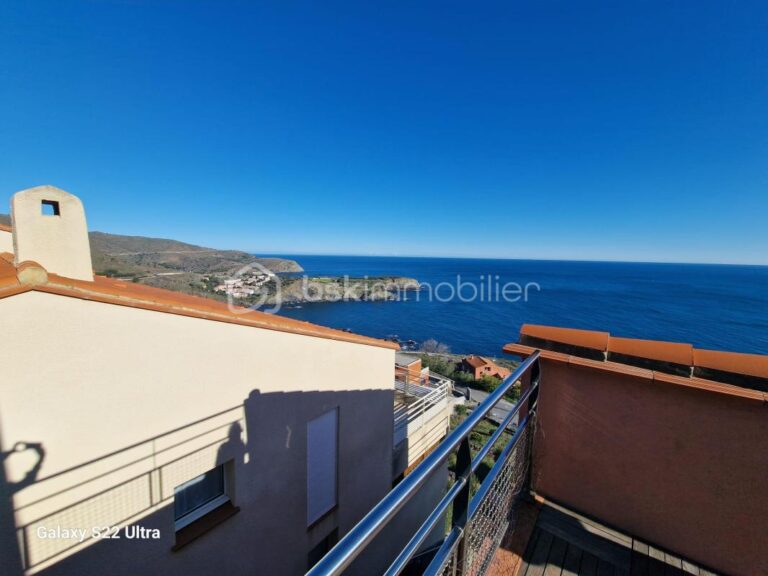 A VENDRE APPARTEMENT 62M2 – MAGNIFIQUE VUE MER – TERRASSE DE 40 M² – DEUX CHAMBRES – PARKING PRIVE FERME – CLIMATISATION REVERSIBLE – – 3 pièces – 2 chambres – 61 m²