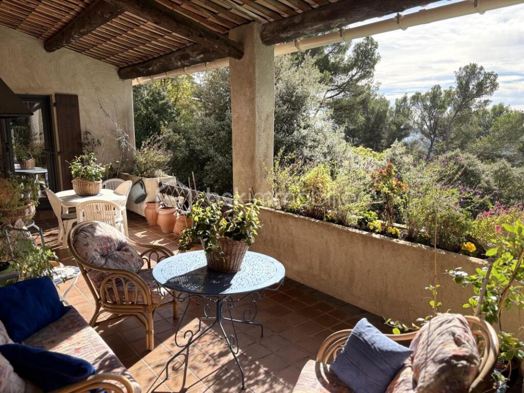 Maison traditionnel (4 Chambres) sur les hauteurs de la pinède – 5 pièces – 4 chambres – 170 m²