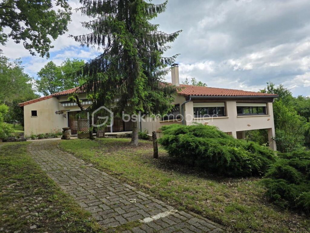 MAISON STE COLOMBE EN BRUILHOIS- GARAGE- JARDIN 3850 m² – 5 pièces – 4 chambres – 140 m²