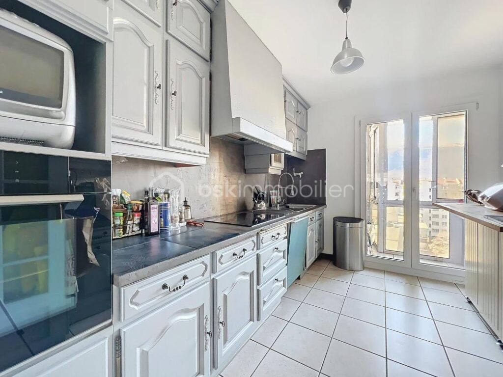 Appartement de 110m2 avec balcon + cave – 5 pièces – 3 chambres – 110 m²