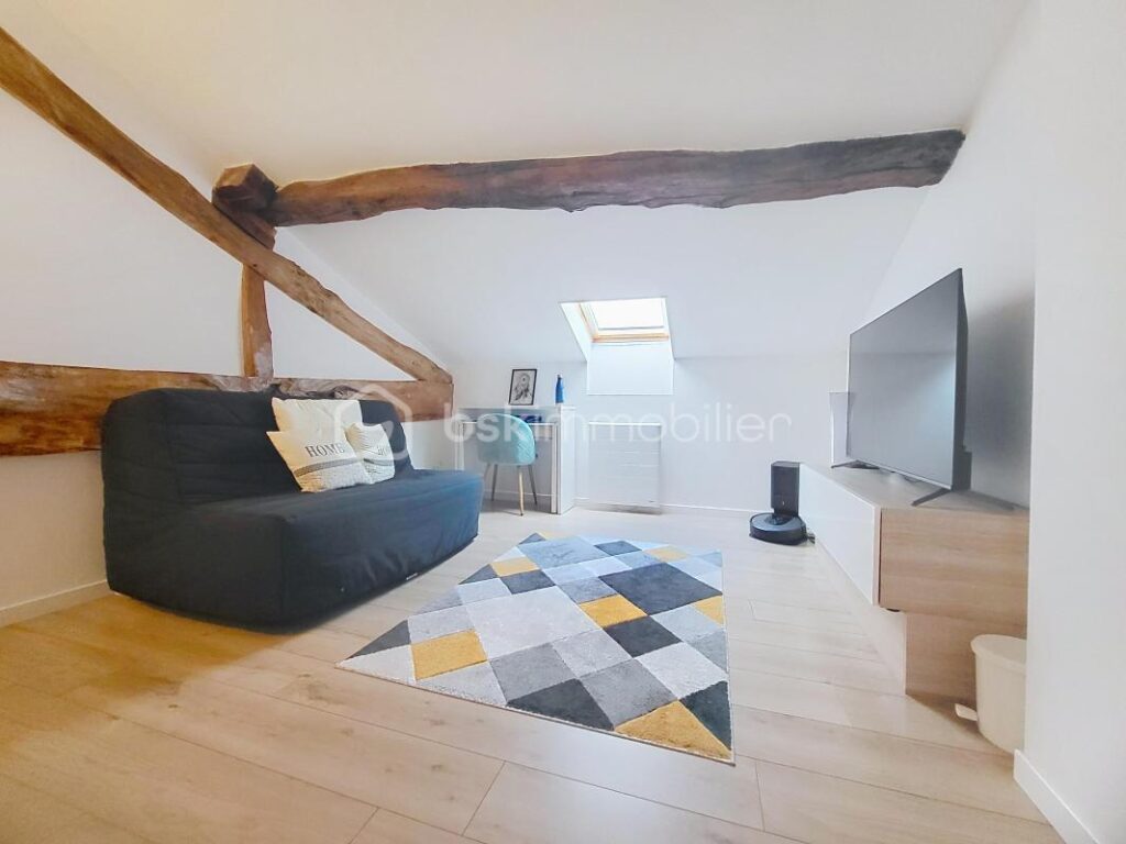 MAISON EN PIERRE- 4 CHAMBRES-JARDIN-PISCINE-GARAGE – 7 pièces – 4 chambres – 192 m²