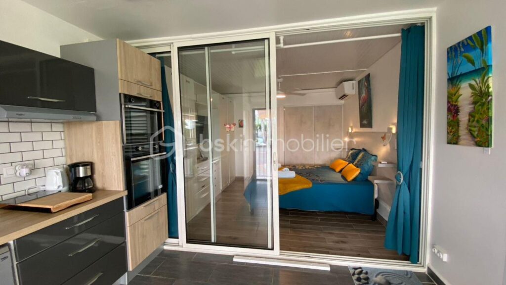 Quart de villa entièrement refait Anse des Rochers – 1 pièce – 1 chambre – 35 m²