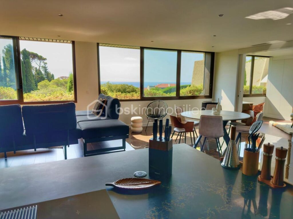 SOUS OFFRE- CO- EXCLUSIVITE – CANNES – CROIX DES GARDES – 132 M² – 4 PIECES – VUE MER – CALME – PISCINE – PARKING – 4 pièces – 3 chambres – 132 m²