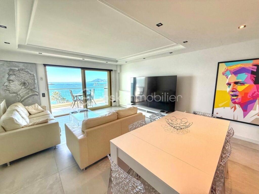 CANNES CROISETTE – VUE MER PANORAMIQUE – APPARTEMENT 107M² – 3 CHAMBRES – PARKING – CARRE D’OR – 4 pièces – 3 chambres – 107 m²