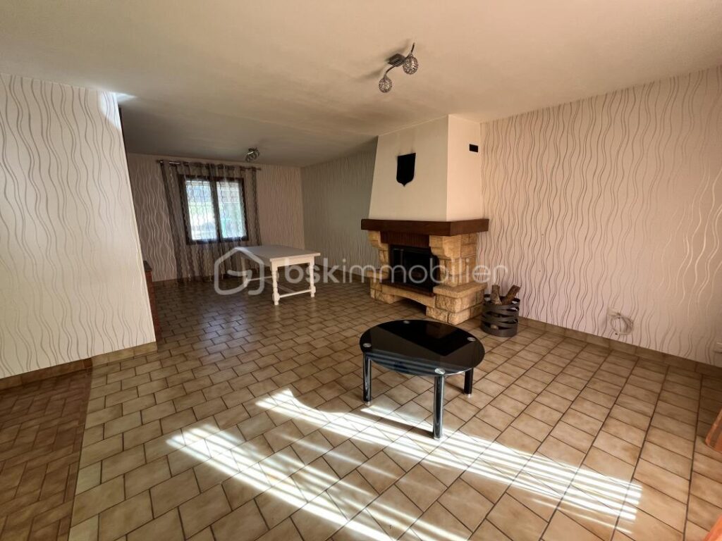 Charmant pavillon de plain-pied sur sous-sol complet avec garage et terrain – 4 pièces – 3 chambres – 89 m²