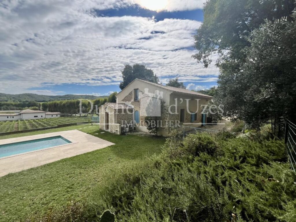 Maison en pierre – 8 pièces – 4 chambres – 160 m²