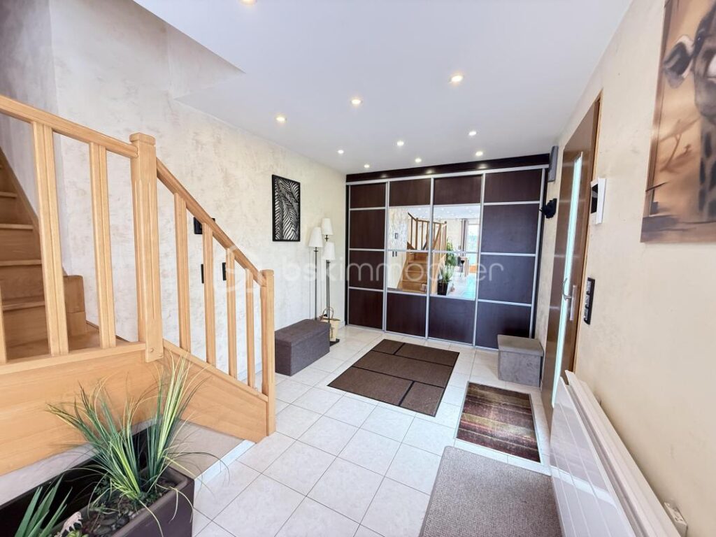 Maison familiale avec piscine et entièrement connectée !! – 5 pièces – 4 chambres – 150 m²