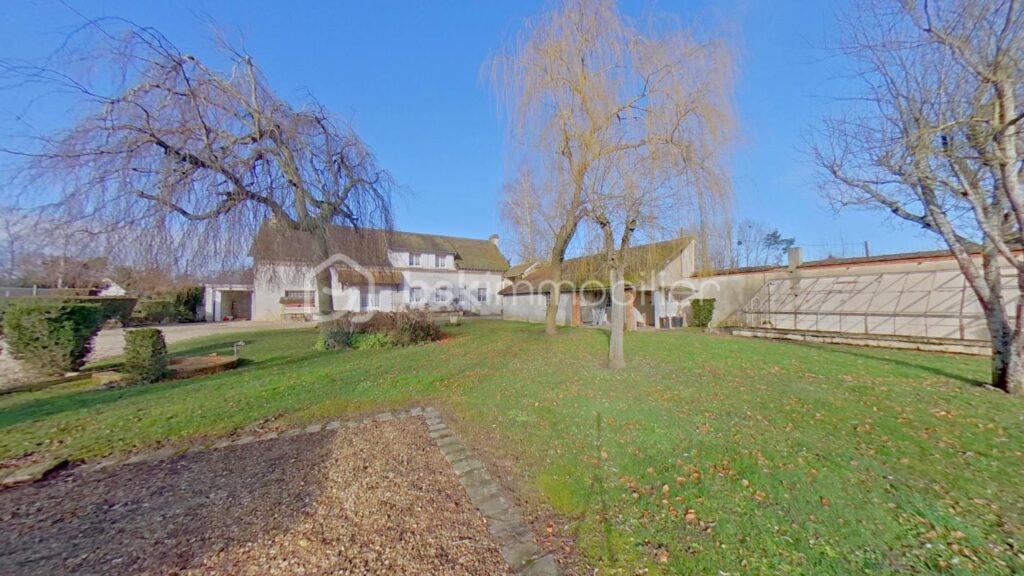 Magnifique propriété de 180 m² sur 1778 m² de terrain – 6 pièces – 4 chambres – 180 m²