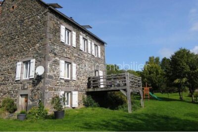 🏡 Maison de charme en pierre – 7 pièces – Vue exceptionnelle sur le Puy-de-Dôme – 7 pièces – 5 chambres – 150 m²