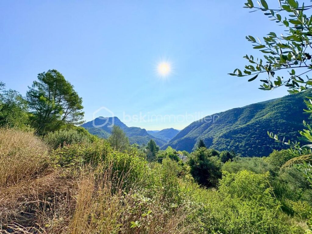 🌿 Terrain constructible 2 126 m² avec permis purgé – Pierrefeu (06) – NR pièces – NR chambres – 2126 m²