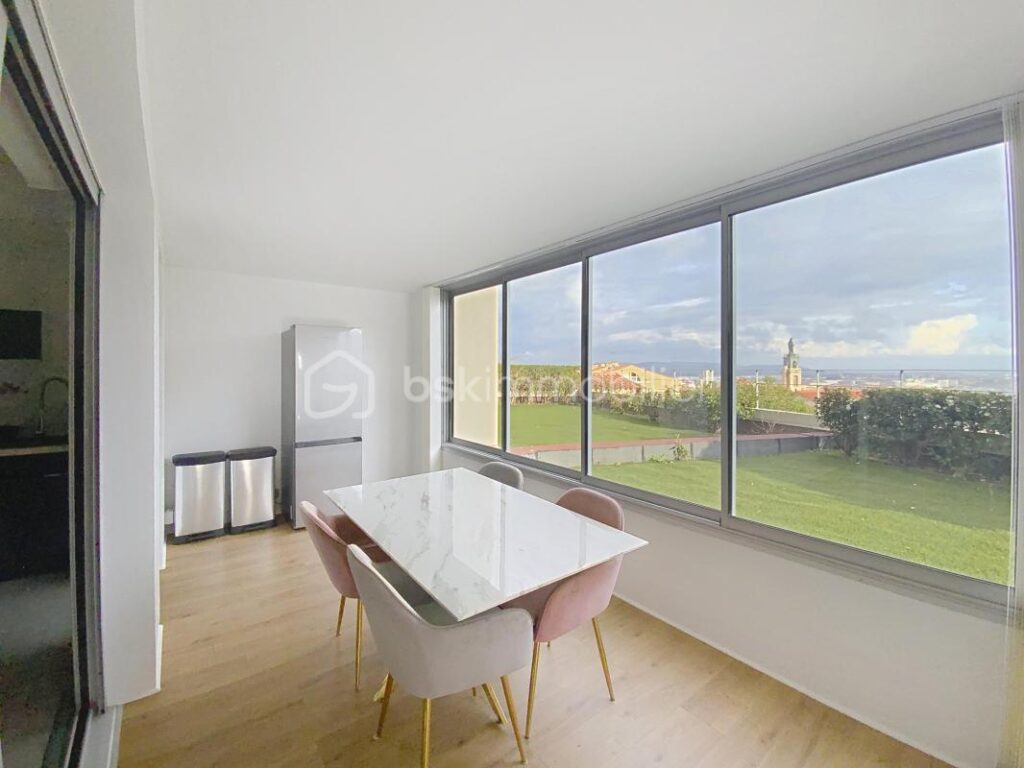 APPARTEMENT T2 de 102 m² – LOGGIA/TERRASSE – VUE PORT – GARAGE – SÈTE / BAS SAINT-CLAIR – QUARTIER HAUT ** – 2 pièces – 1 chambre – 59 m²