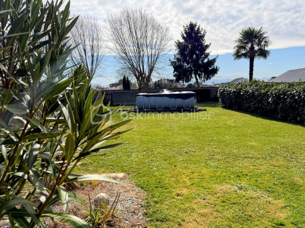 Maison idéalement située dans un quartier calme, vue Pyrénées – 9 pièces – 4 chambres – 106 m²