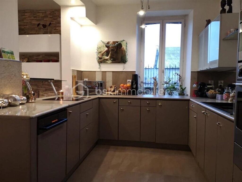 Maison de caractère 326m² – 11 pièces – 6 chambres – 326 m²