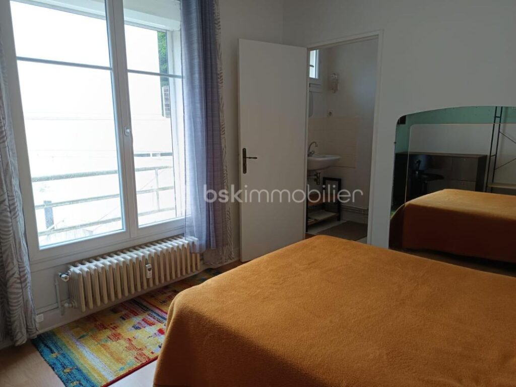 T 5 de 98 m2 a cote de la Gare – 5 pièces – 3 chambres – 98 m²