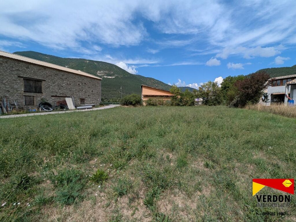 Terrain à bâtir de 910 m² – NR pièces – NR chambres – 910 m²