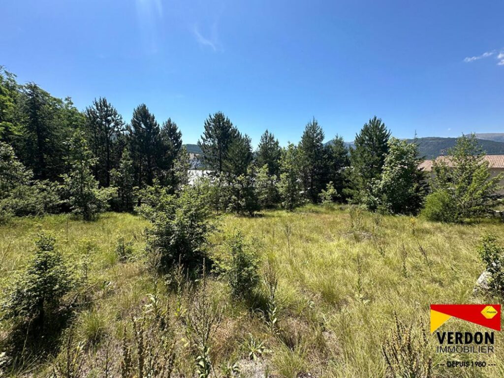 TERRAIN A BATIR de 1380 m² – NR pièces – NR chambres – 1380 m²