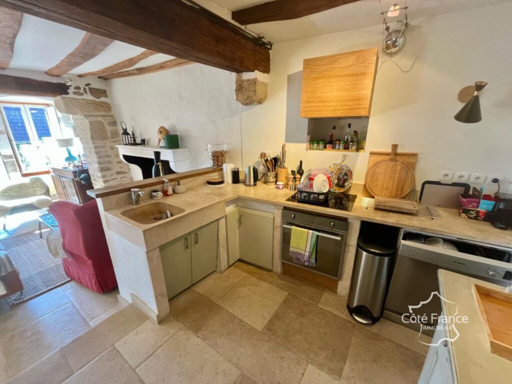 Demeure médiévale de charme avec vues imprenables au coeur de – 4 pièces – 2 chambres – 127 m²