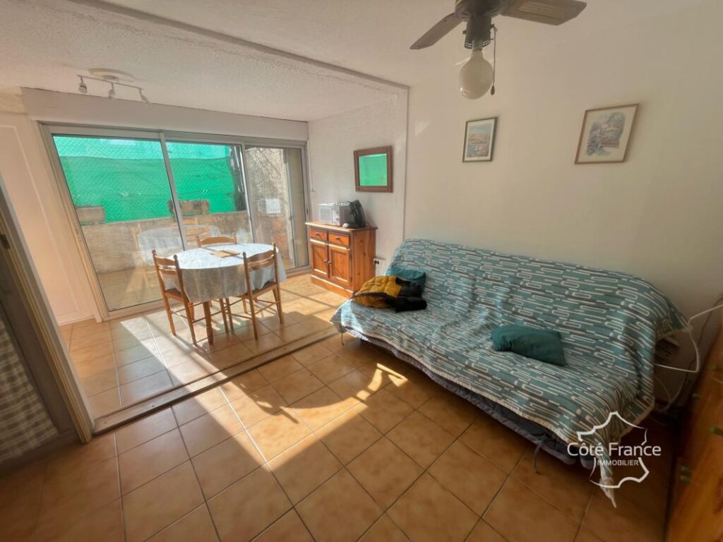 Spacieux Rez de jardin d’une chambre et cabine secteur Riche – 2 pièces – 1 chambre – 33 m²