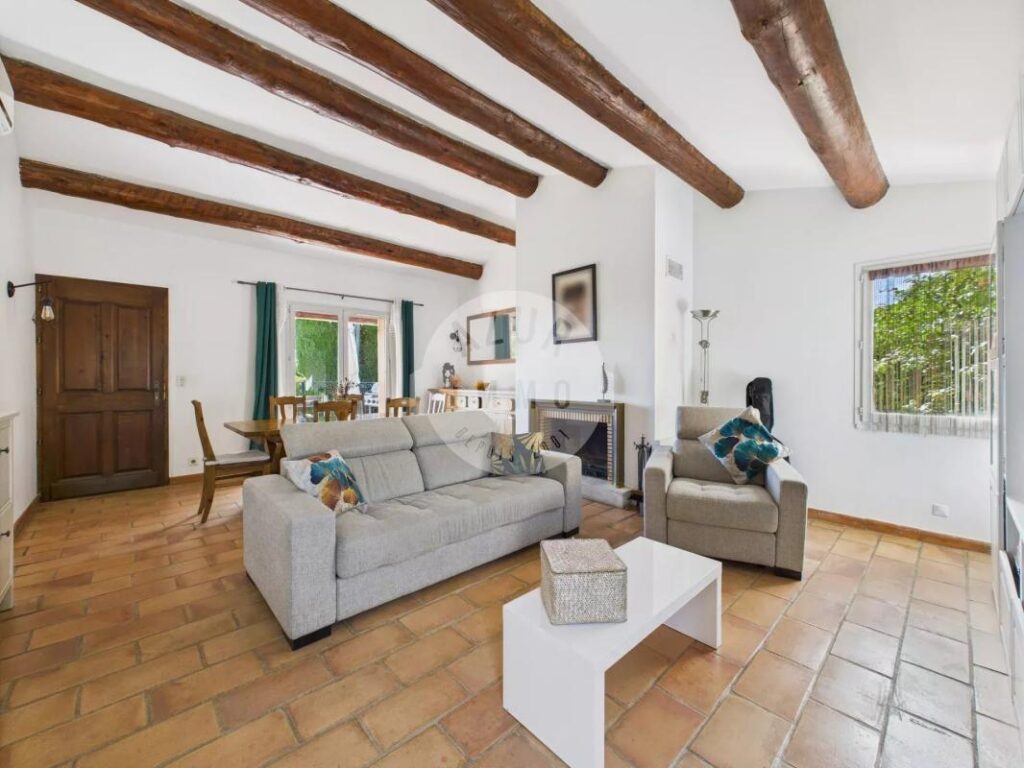 Maison de plain pied sur Roquevaire de 96m² sur 900m² de terrain avec piscine – 5 pièces – 3 chambres – 96 m²