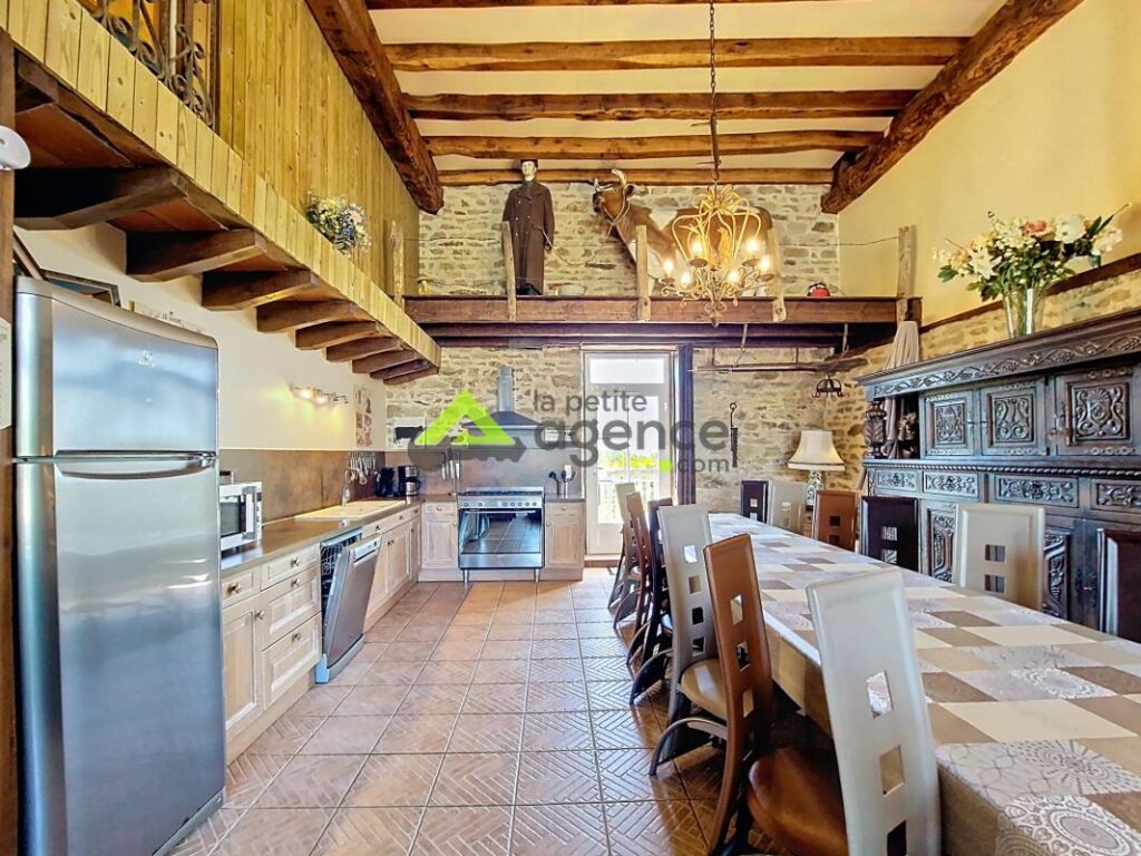 Magnifique Propriété – 270 m2 + Etang – 11 pièces – 8 chambres – 270 m²