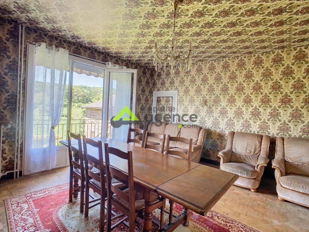 Maison de Village 9 pièces – 216 m2 – 9 pièces – 4 chambres – 216 m²