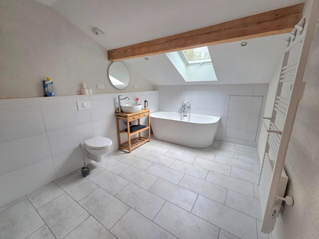 MAISON 6 PIECES 123 m² SUR TERRAIN DE 9.9 ARES 349000 EUROS – 6 pièces – 2 chambres – 123 m²