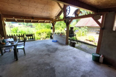 Chalet 5 pièces 70 m2 en pleine nature, 1227m2 de terrain avec garage – 5 pièces – 3 chambres – 70 m²