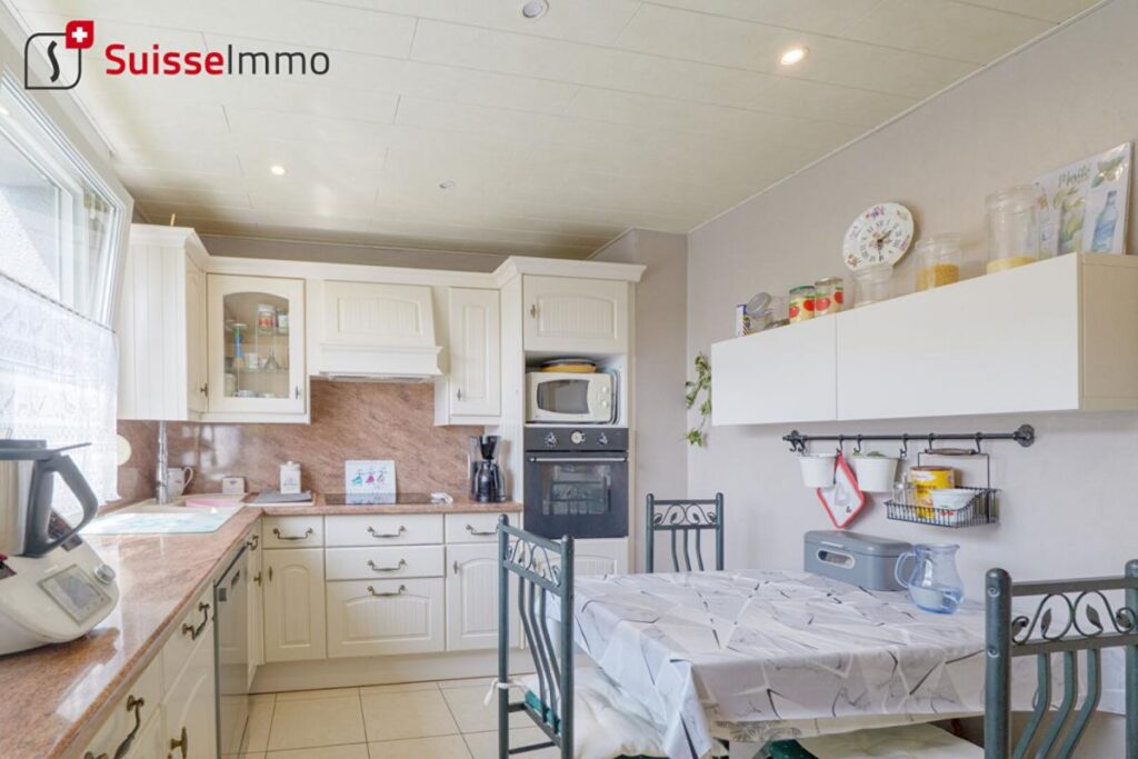 Maison Feche L’Eglise – 9 pièce(s) -188 m2 – 9 pièces – 5 chambres – 188 m²