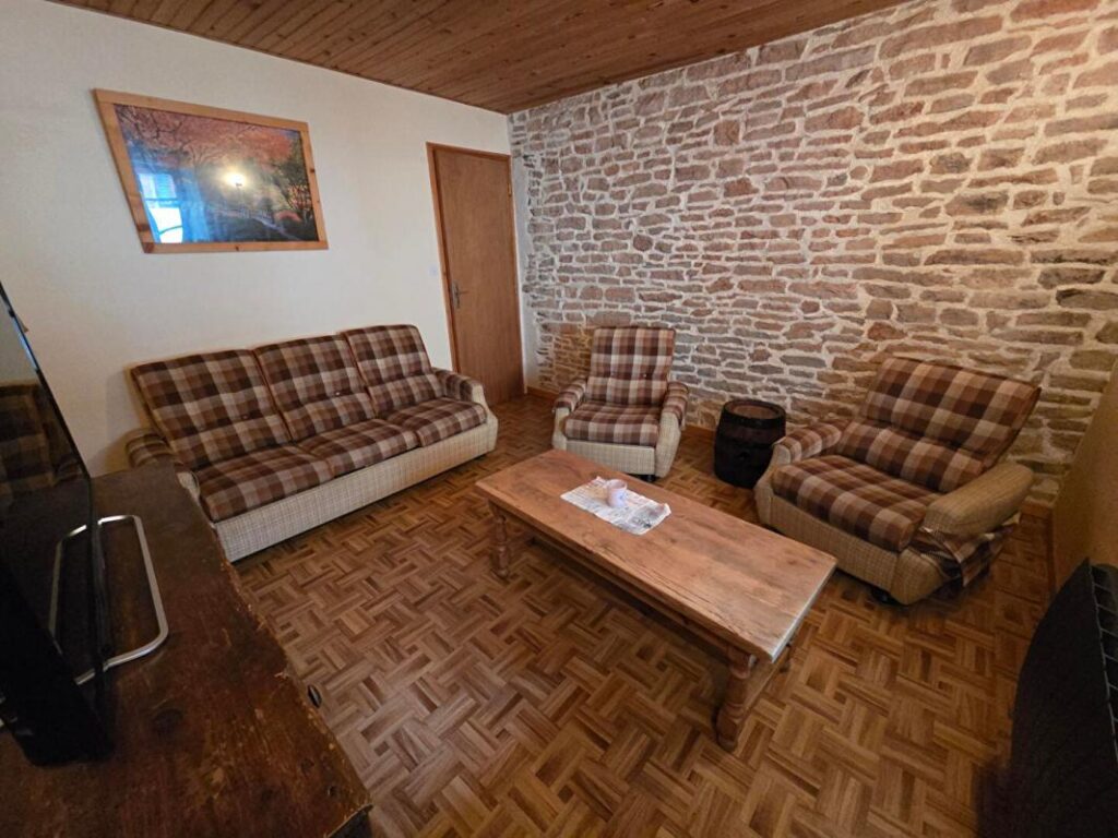 MAISON 7 PIECES 139m² SUR TERRAIN DE 6.77 ARES 169000 EUROS – 7 pièces – 4 chambres – 139 m²