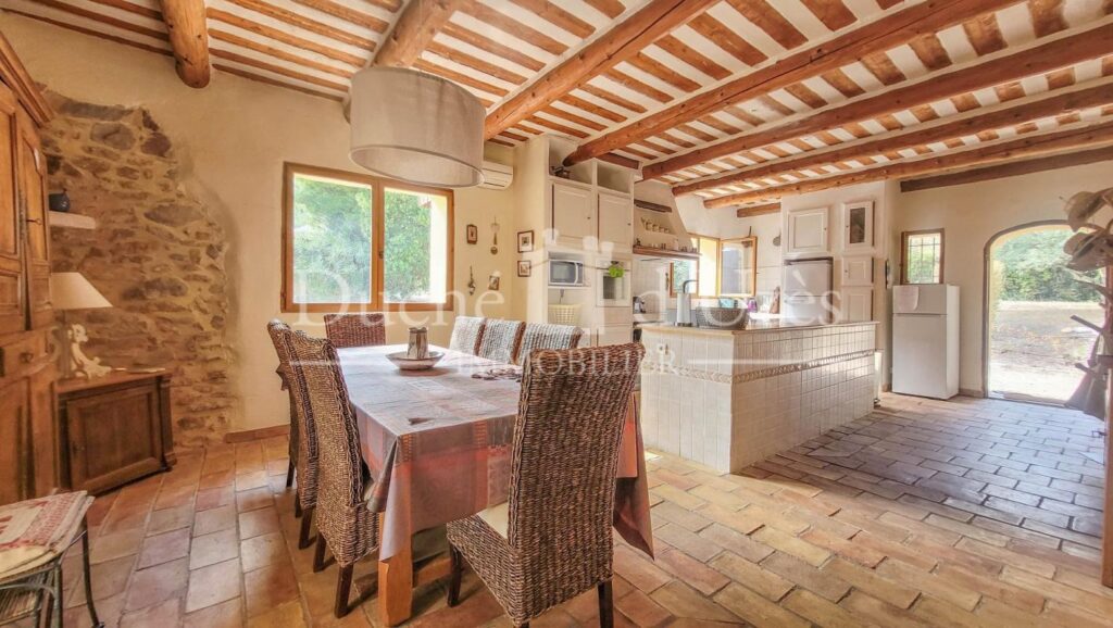 Maison en pierre – 8 pièces – 4 chambres – 160 m²