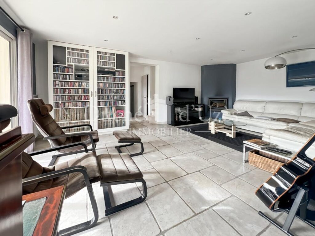 Maison – 8 pièces – 6 chambres – 180 m²