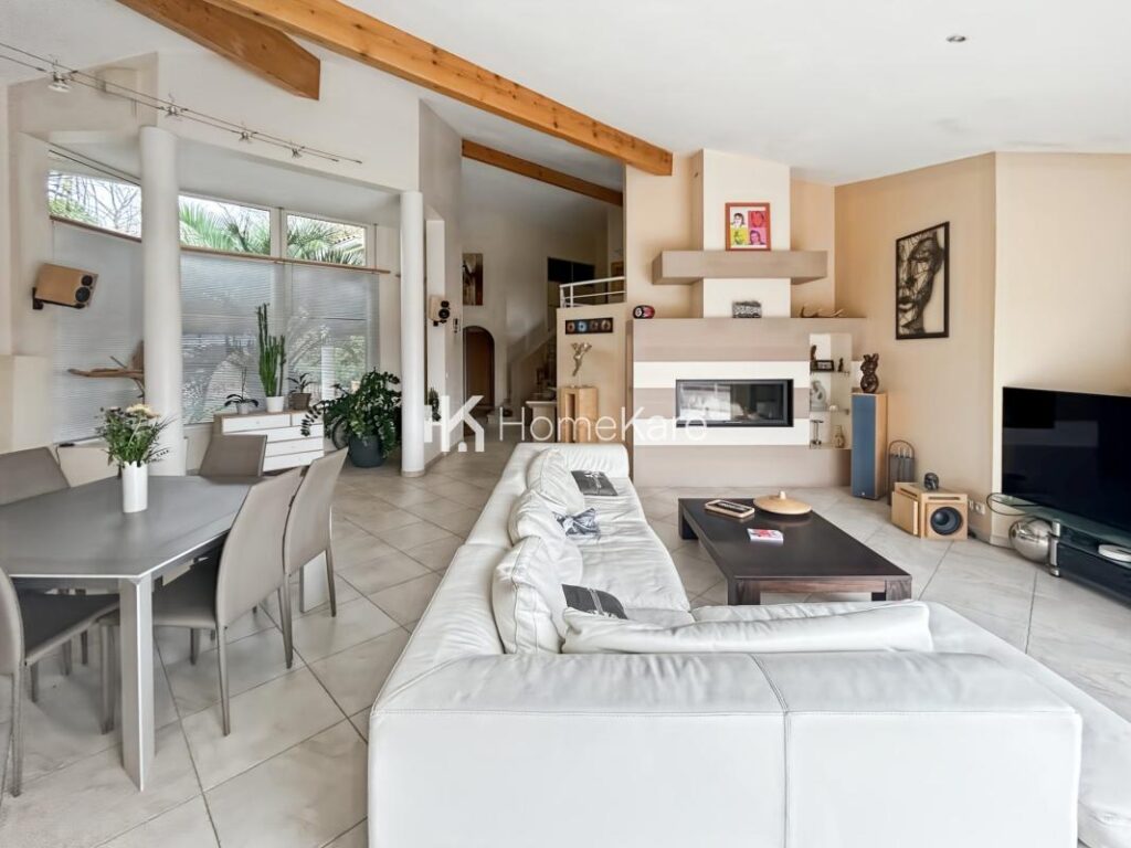 VILLA FAMILIALE T7 AVEC VUE, PISCINE ET GARAGE – 7 pièces – 4 chambres – 185 m²